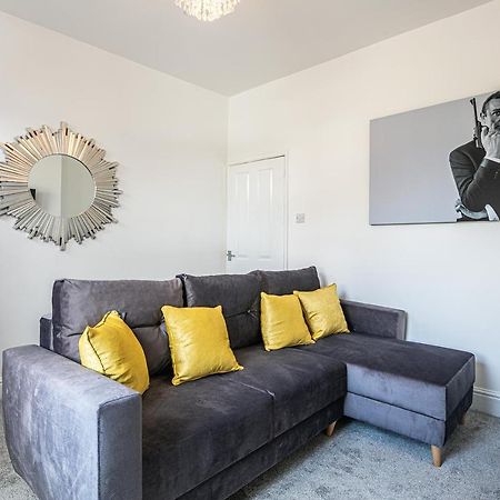 Villa Rotherham'S Bond House Extérieur photo