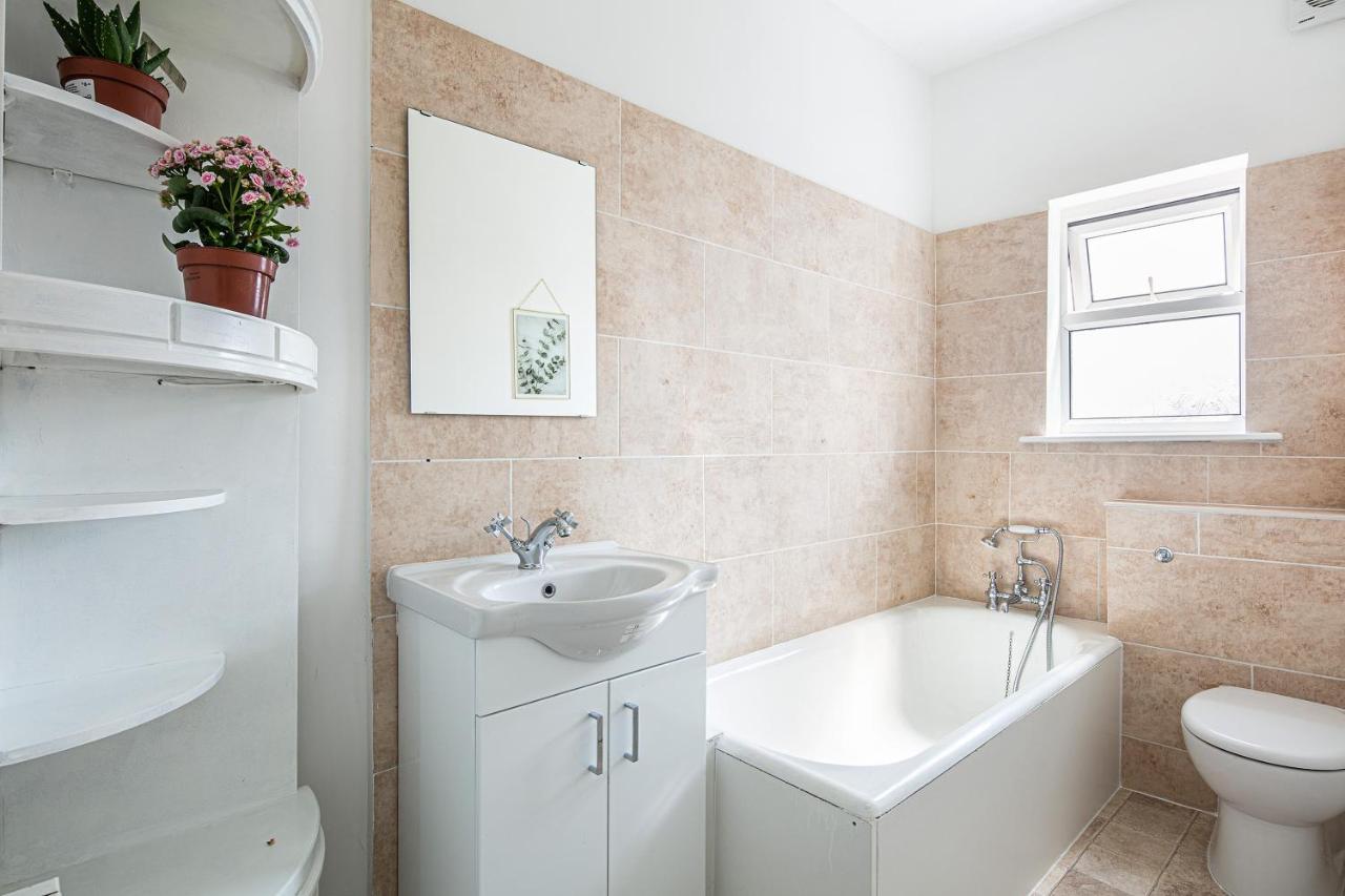 Villa Rotherham'S Bond House Extérieur photo