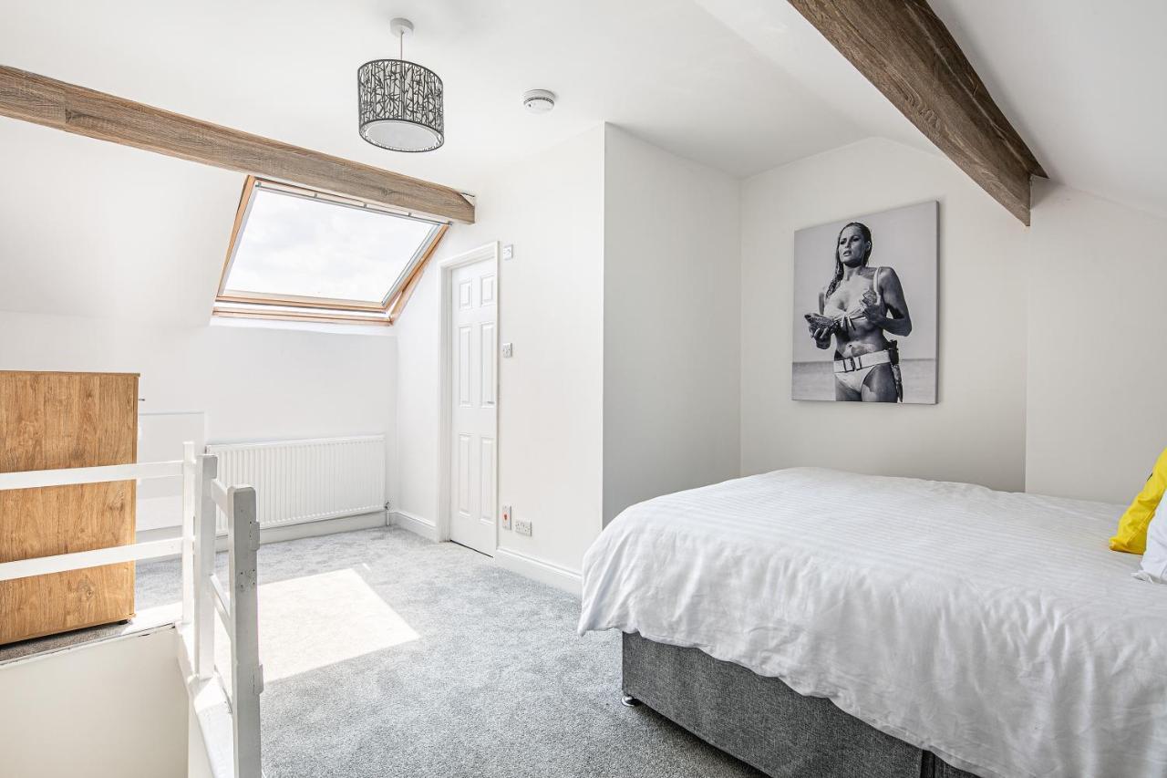 Villa Rotherham'S Bond House Extérieur photo